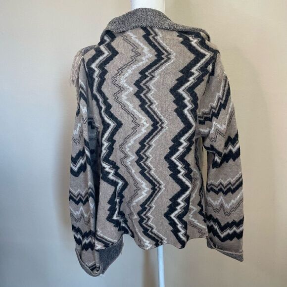 Heather B| Large| Wool | Cardigan| Soft| Fringe| Aztec print - Picture 13 of 17